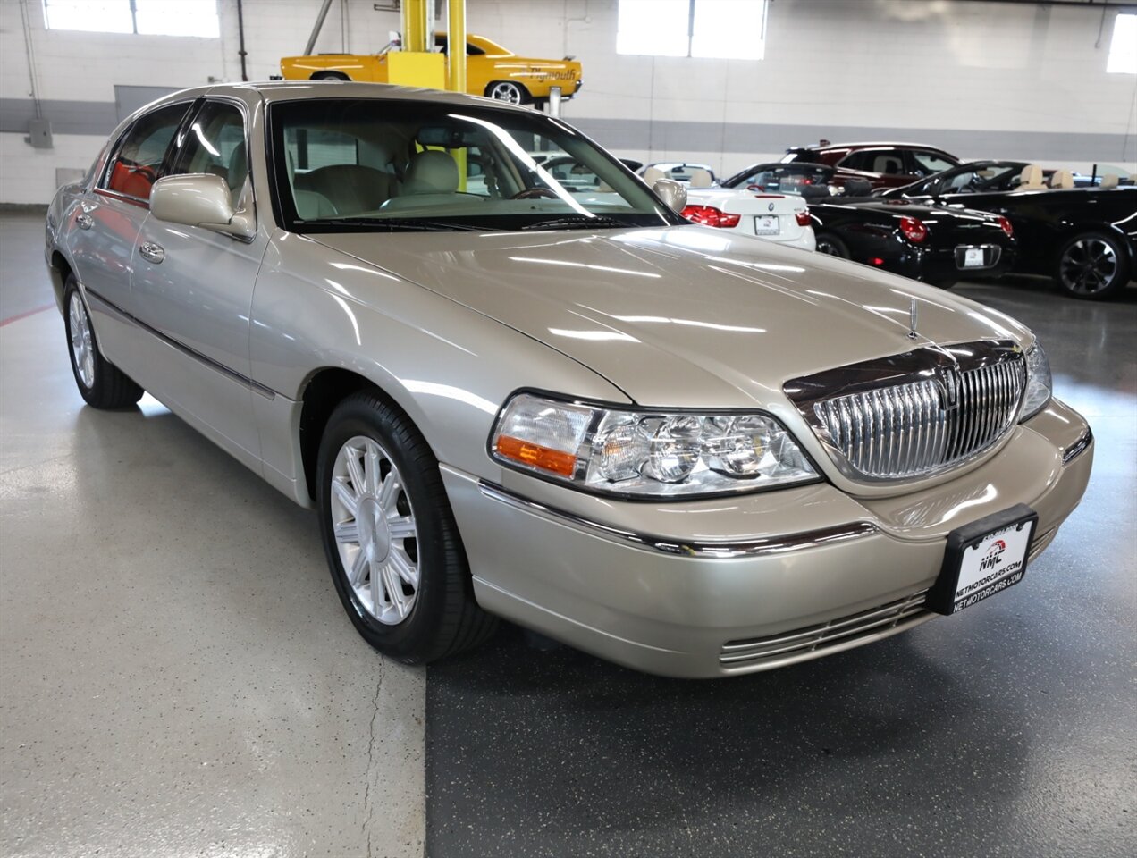 2009 Lincoln Town Car Signature Limited - Photo 7 - Addison, IL 60101