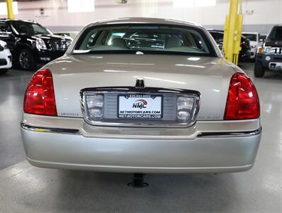 2009 Lincoln Town Car Signature Limited - Photo 11 - Addison, IL 60101