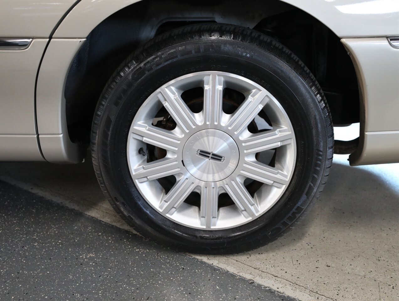 2009 Lincoln Town Car Signature Limited - Photo 36 - Addison, IL 60101