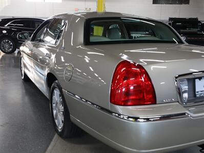 2009 Lincoln Town Car Signature Limited - Photo 14 - Addison, IL 60101
