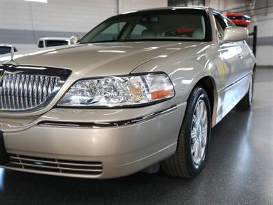 2009 Lincoln Town Car Signature Limited - Photo 5 - Addison, IL 60101