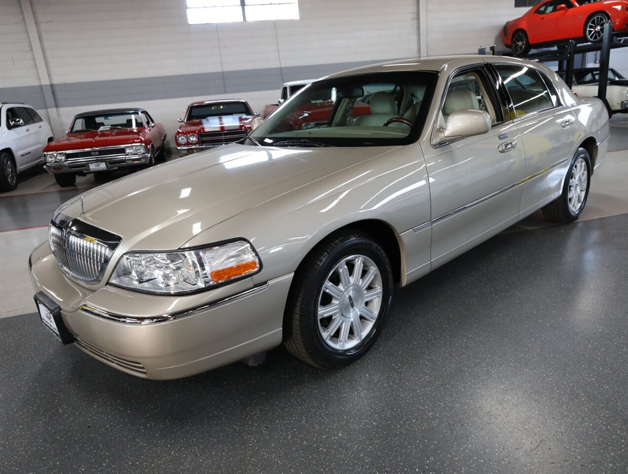 2009 Lincoln Town Car Signature Limited - Photo 4 - Addison, IL 60101