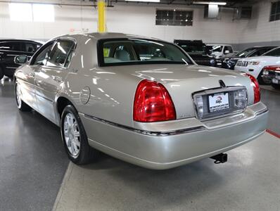 2009 Lincoln Town Car Signature Limited - Photo 13 - Addison, IL 60101