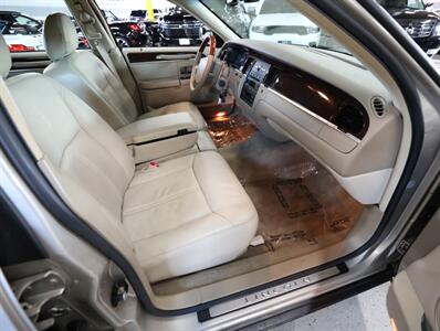 2009 Lincoln Town Car Signature Limited - Photo 17 - Addison, IL 60101