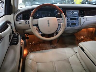 2009 Lincoln Town Car Signature Limited - Photo 26 - Addison, IL 60101