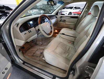 2009 Lincoln Town Car Signature Limited - Photo 29 - Addison, IL 60101