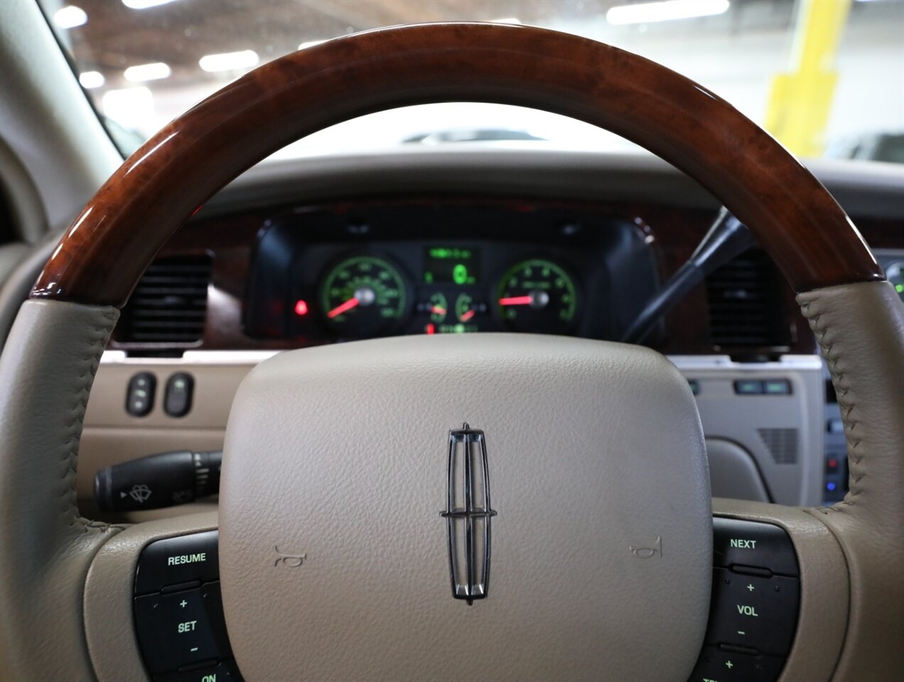 2009 Lincoln Town Car Signature Limited - Photo 32 - Addison, IL 60101