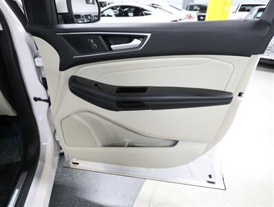 2017 Ford Edge Titanium AWD   - Photo 16 - Addison, IL 60101