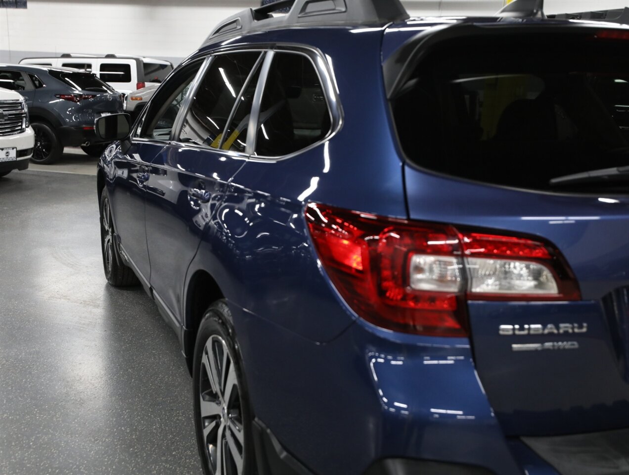 2019 Subaru Outback 2.5i Limited AWD - Photo 13 - Addison, IL 60101