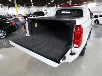 2013 Cadillac Escalade EXT Premium   - Photo 12 - Addison, IL 60101