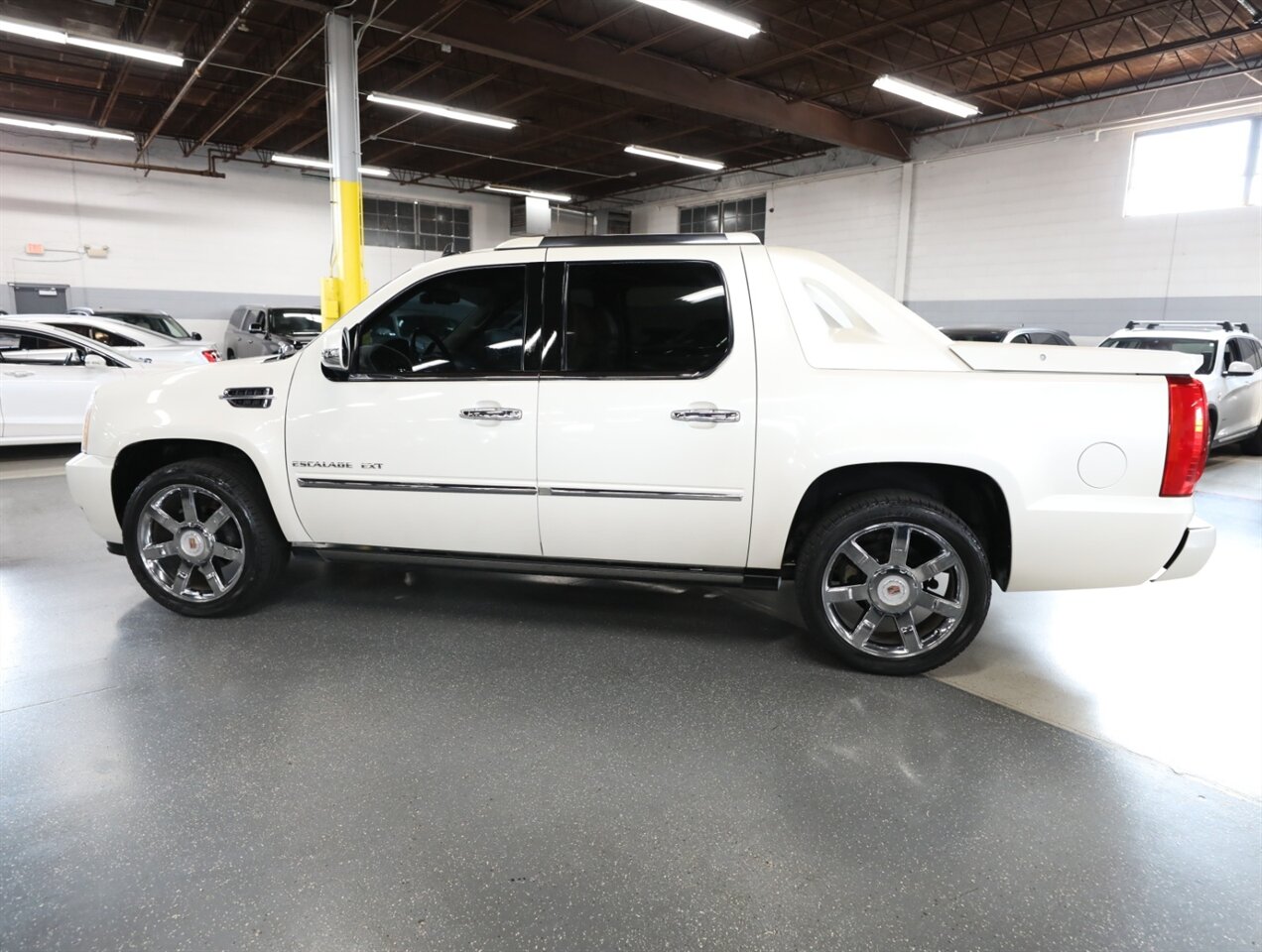 2013 Cadillac Escalade EXT Premium - Photo 15 - Addison, IL 60101