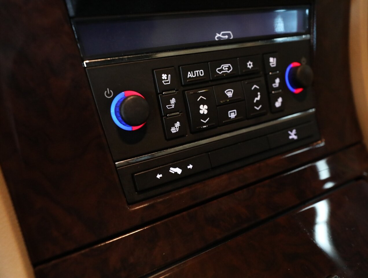 2013 Cadillac Escalade EXT Premium - Photo 37 - Addison, IL 60101