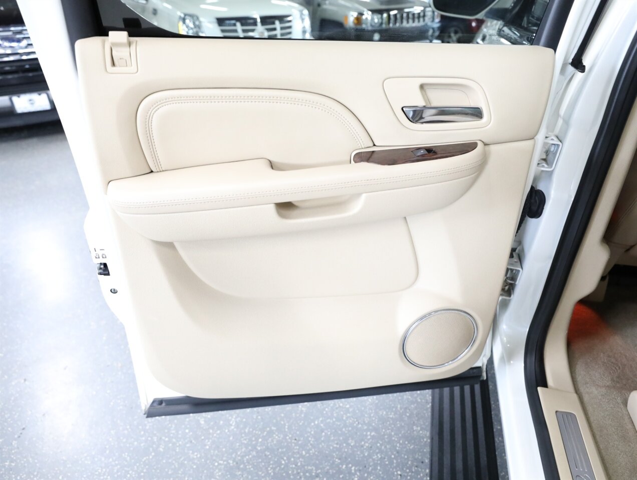 2013 Cadillac Escalade EXT Premium - Photo 23 - Addison, IL 60101