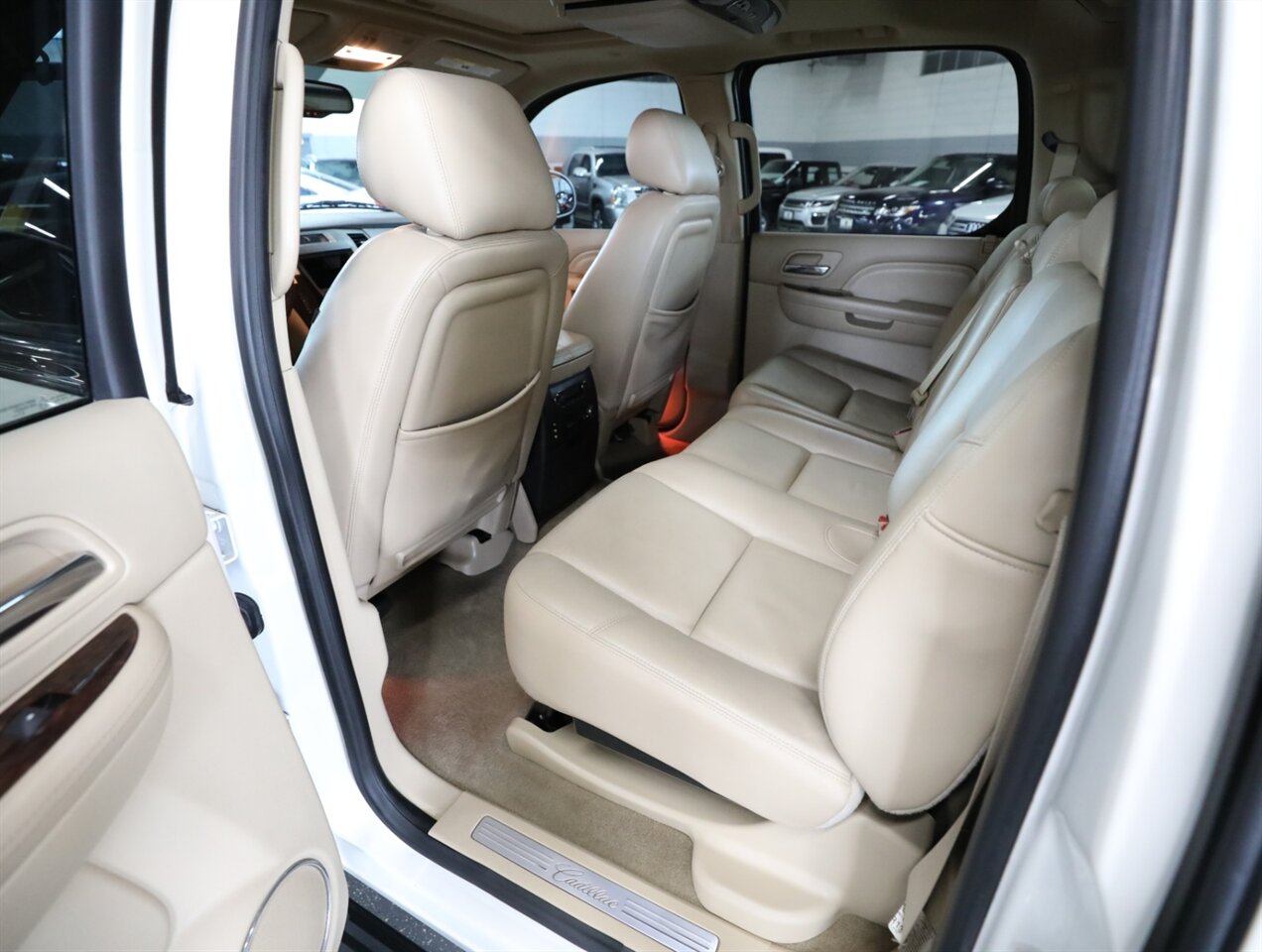 2013 Cadillac Escalade EXT Premium - Photo 24 - Addison, IL 60101