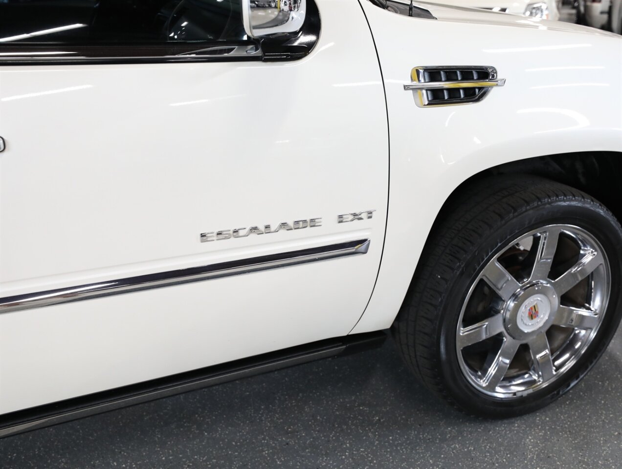 2013 Cadillac Escalade EXT Premium - Photo 8 - Addison, IL 60101