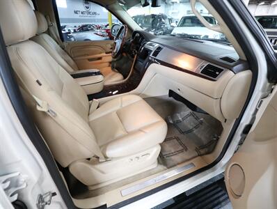 2013 Cadillac Escalade EXT Premium   - Photo 18 - Addison, IL 60101