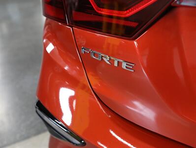 2021 Kia Forte GT-Line   - Photo 11 - Addison, IL 60101