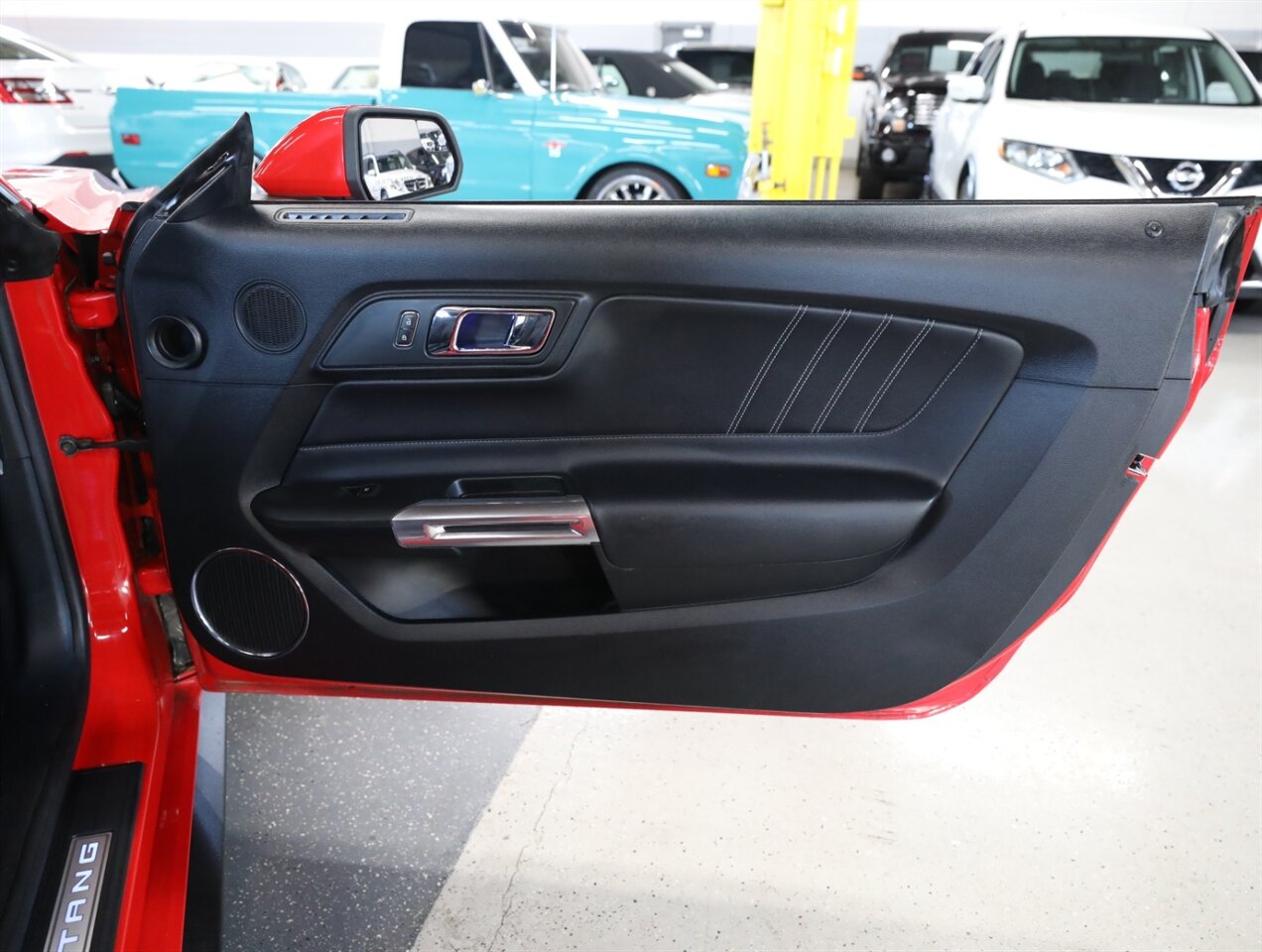 2017 Ford Mustang EcoBoost Premium - Photo 16 - Addison, IL 60101