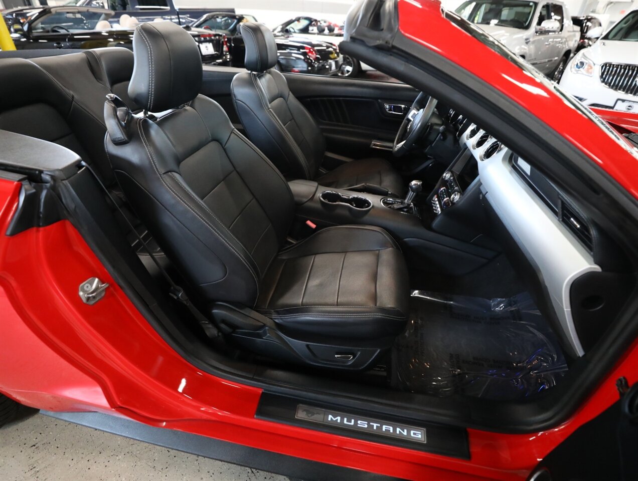 2017 Ford Mustang EcoBoost Premium - Photo 18 - Addison, IL 60101