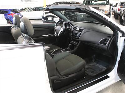 2011 Chrysler 200 Touring   - Photo 18 - Addison, IL 60101