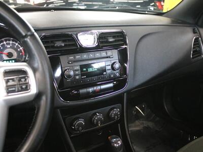 2011 Chrysler 200 Touring   - Photo 27 - Addison, IL 60101