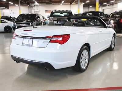 2011 Chrysler 200 Touring   - Photo 10 - Addison, IL 60101