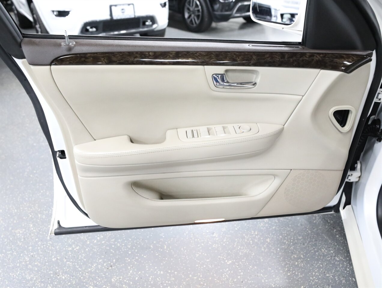 2010 Cadillac DTS 4.6L V8 - Photo 29 - Addison, IL 60101