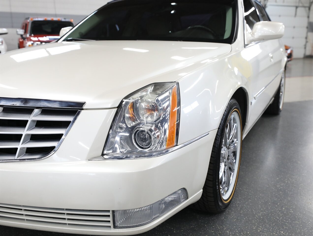 2010 Cadillac DTS 4.6L V8 - Photo 5 - Addison, IL 60101