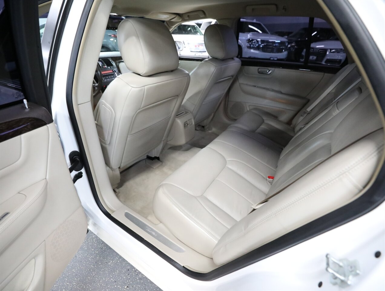 2010 Cadillac DTS 4.6L V8 - Photo 26 - Addison, IL 60101