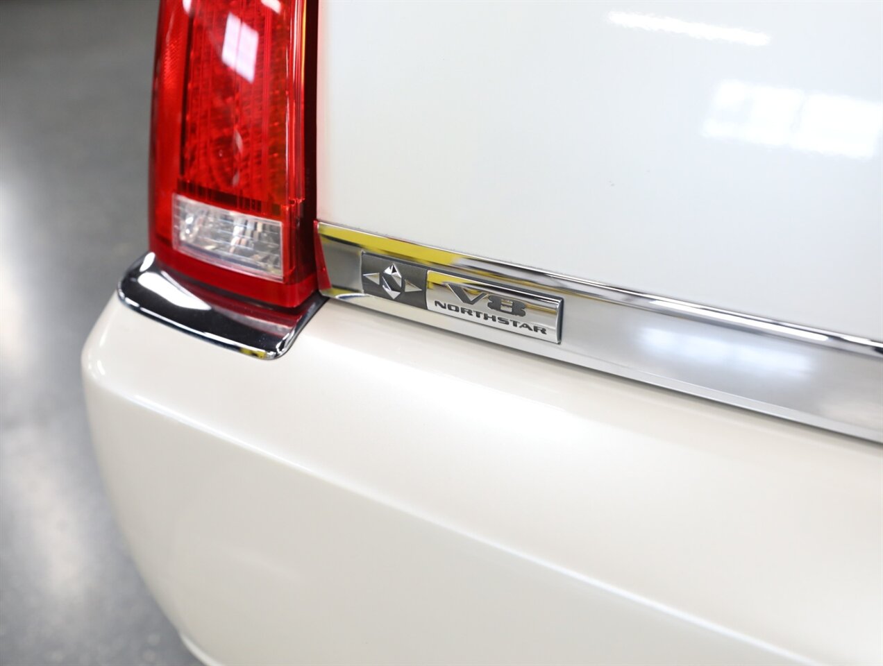 2010 Cadillac DTS 4.6L V8 - Photo 12 - Addison, IL 60101