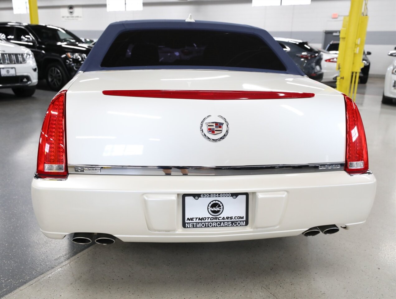 2010 Cadillac DTS 4.6L V8 - Photo 11 - Addison, IL 60101