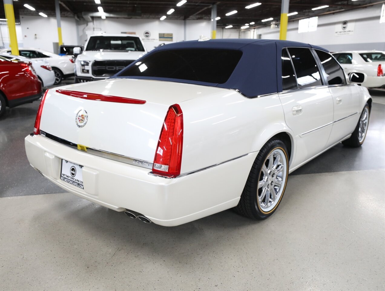 2010 Cadillac DTS 4.6L V8 - Photo 9 - Addison, IL 60101