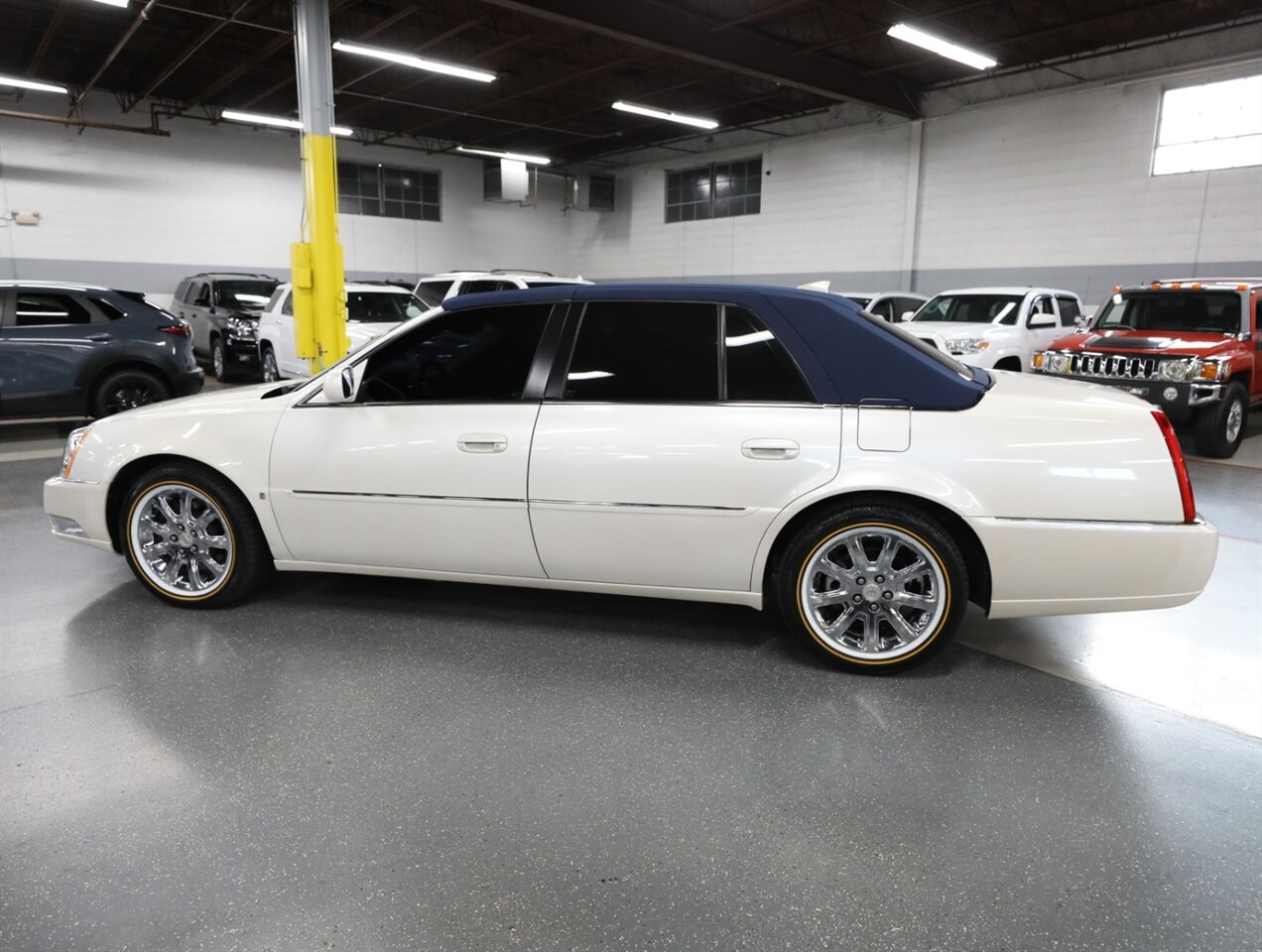 2010 Cadillac DTS 4.6L V8 - Photo 17 - Addison, IL 60101