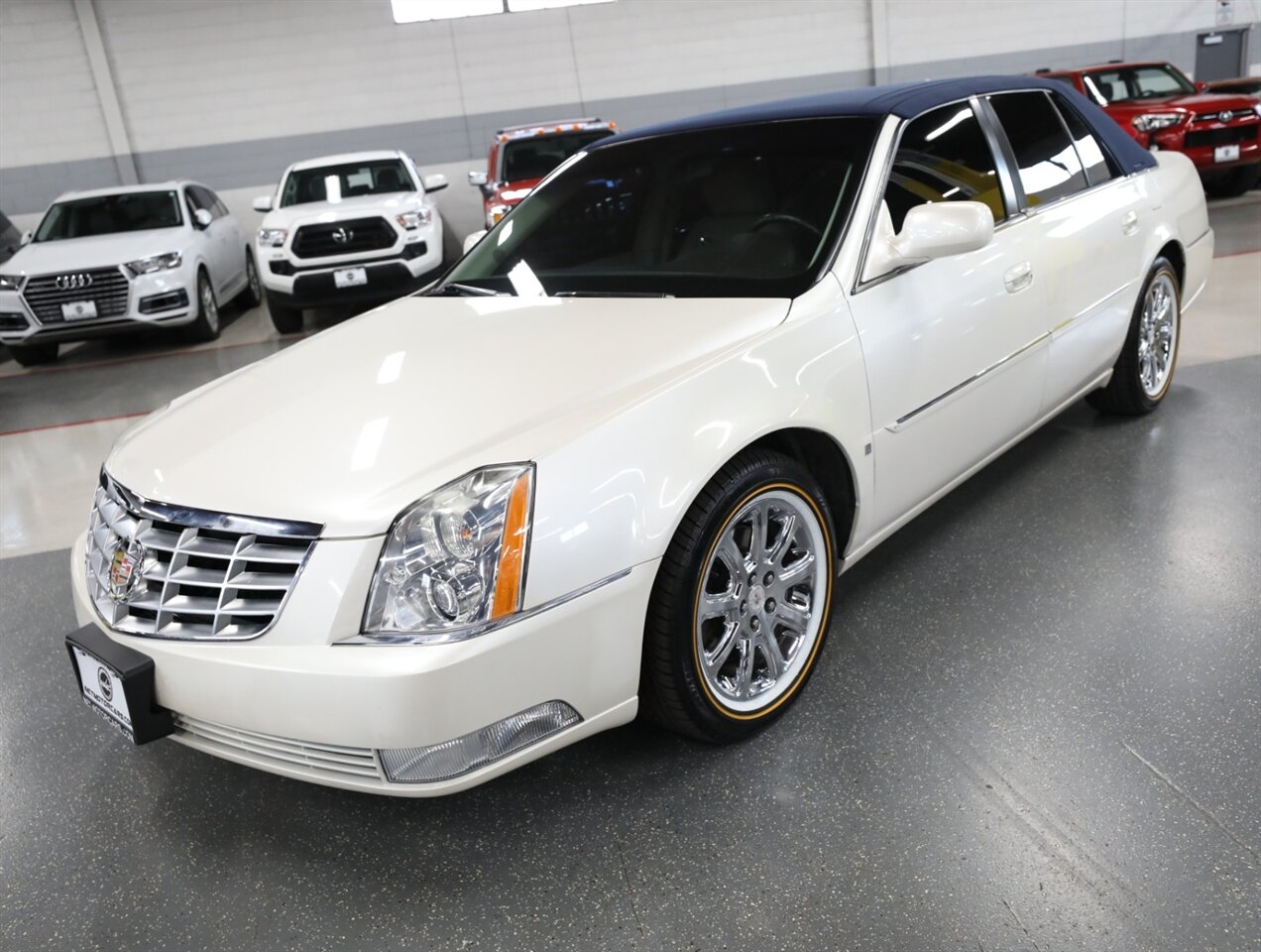 2010 Cadillac DTS 4.6L V8 - Photo 4 - Addison, IL 60101