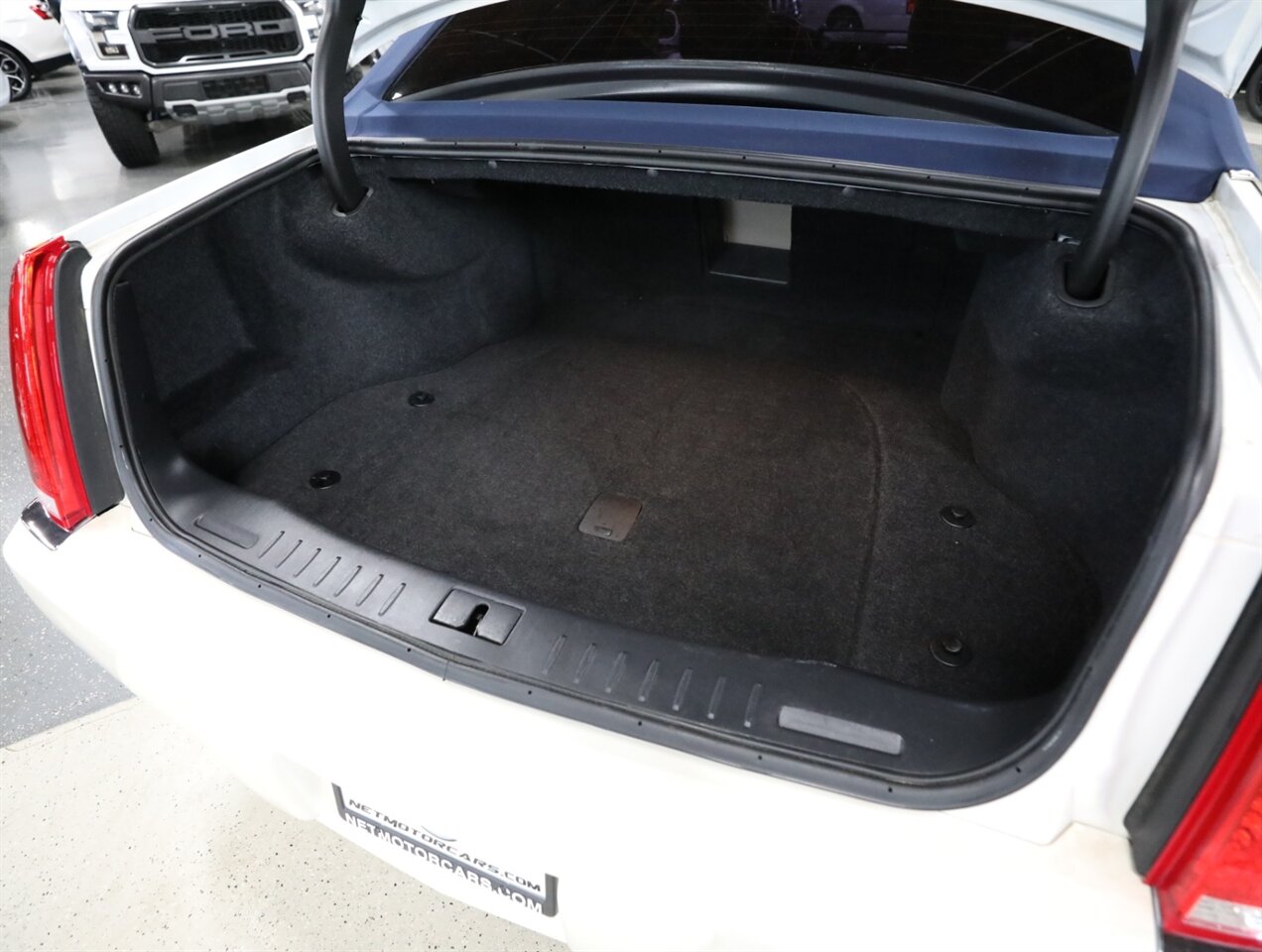 2010 Cadillac DTS 4.6L V8 - Photo 24 - Addison, IL 60101