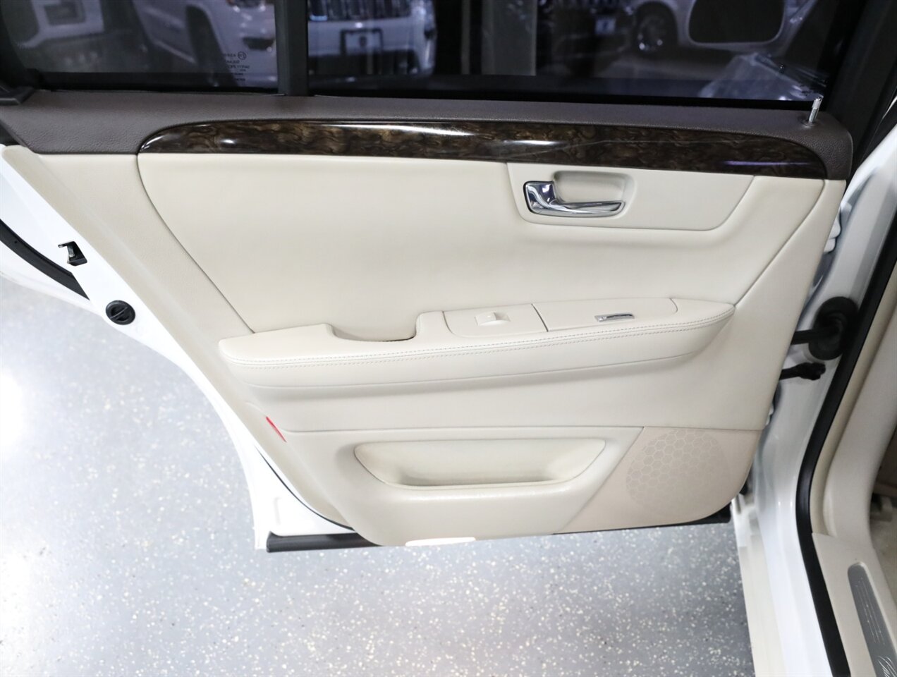 2010 Cadillac DTS 4.6L V8 - Photo 25 - Addison, IL 60101