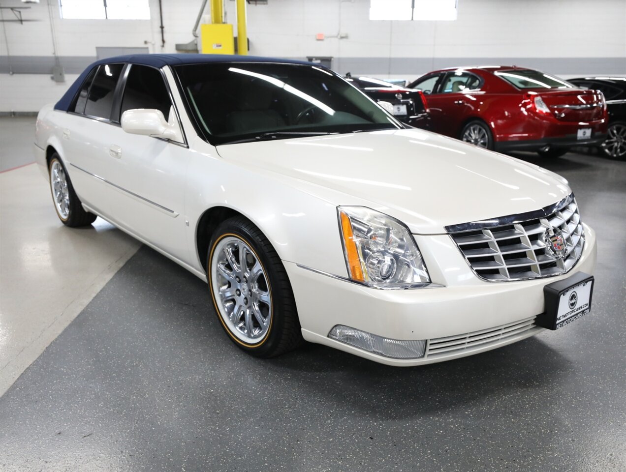 2010 Cadillac DTS 4.6L V8 - Photo 7 - Addison, IL 60101