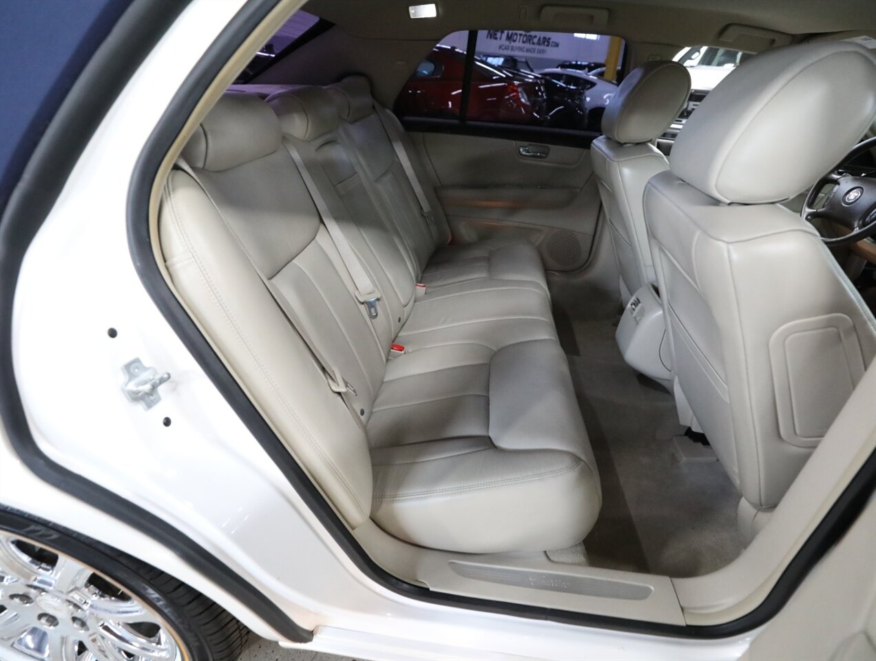 2010 Cadillac DTS 4.6L V8 - Photo 23 - Addison, IL 60101