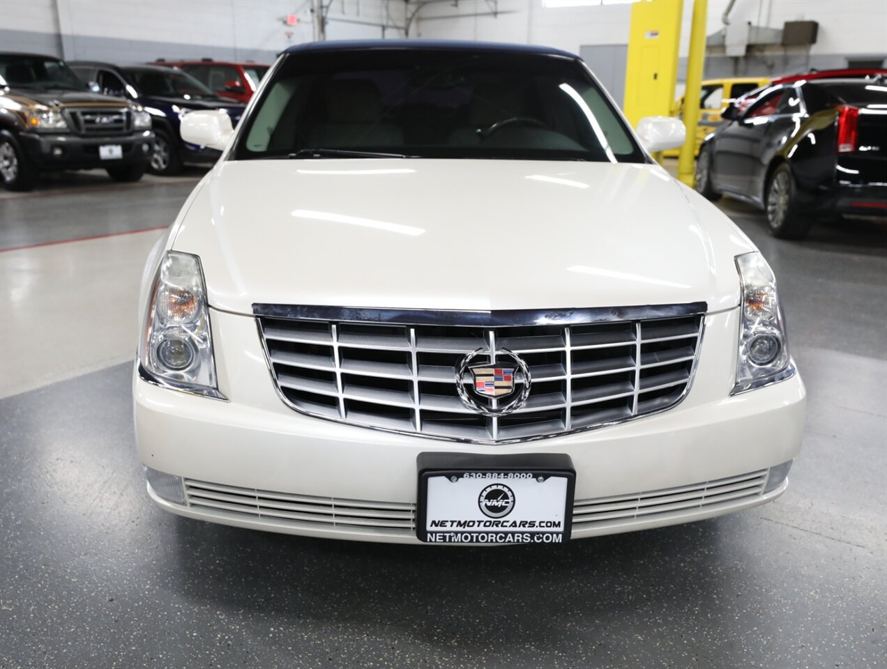 2010 Cadillac DTS 4.6L V8 - Photo 6 - Addison, IL 60101