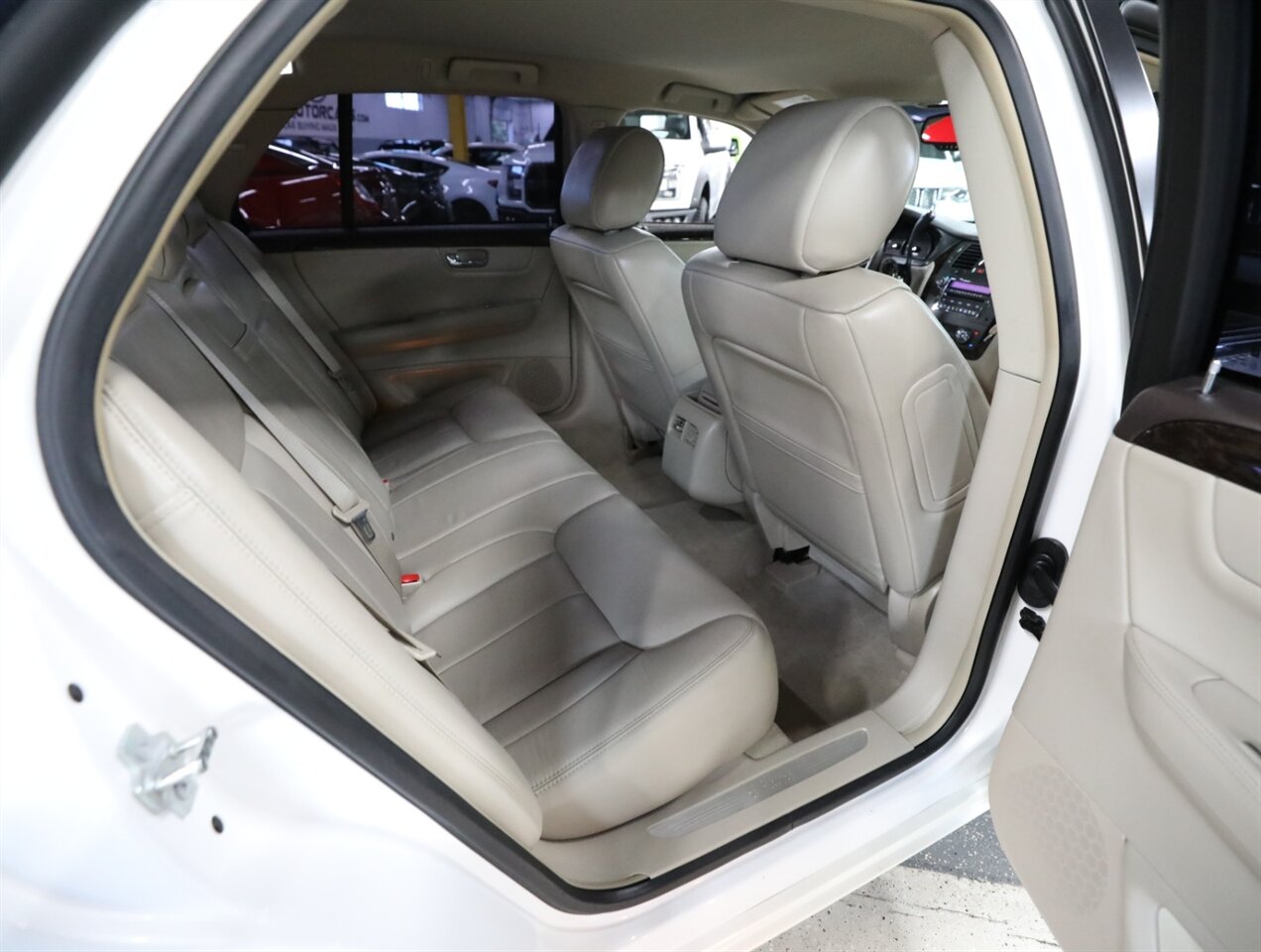 2010 Cadillac DTS 4.6L V8 - Photo 22 - Addison, IL 60101