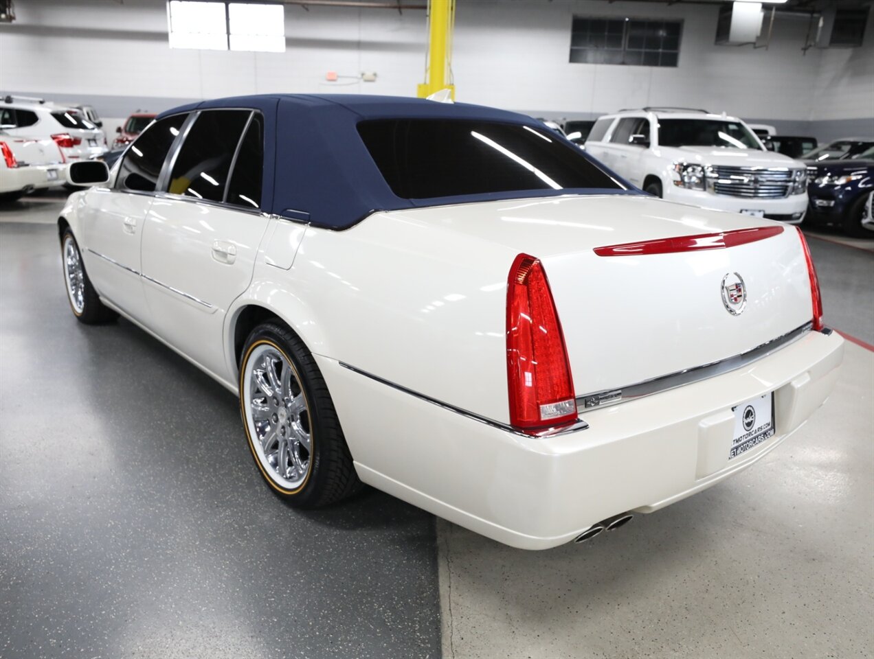 2010 Cadillac DTS 4.6L V8 - Photo 15 - Addison, IL 60101