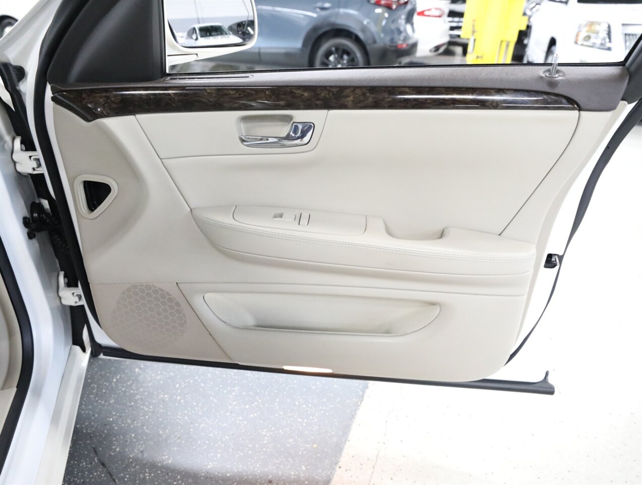 2010 Cadillac DTS 4.6L V8 - Photo 18 - Addison, IL 60101