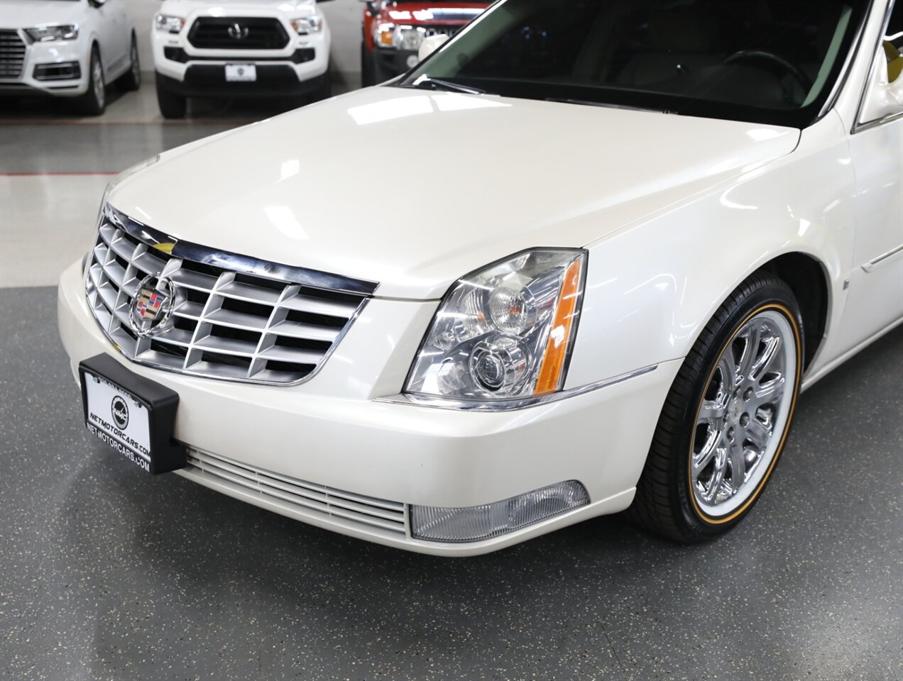 2010 Cadillac DTS 4.6L V8 - Photo 3 - Addison, IL 60101
