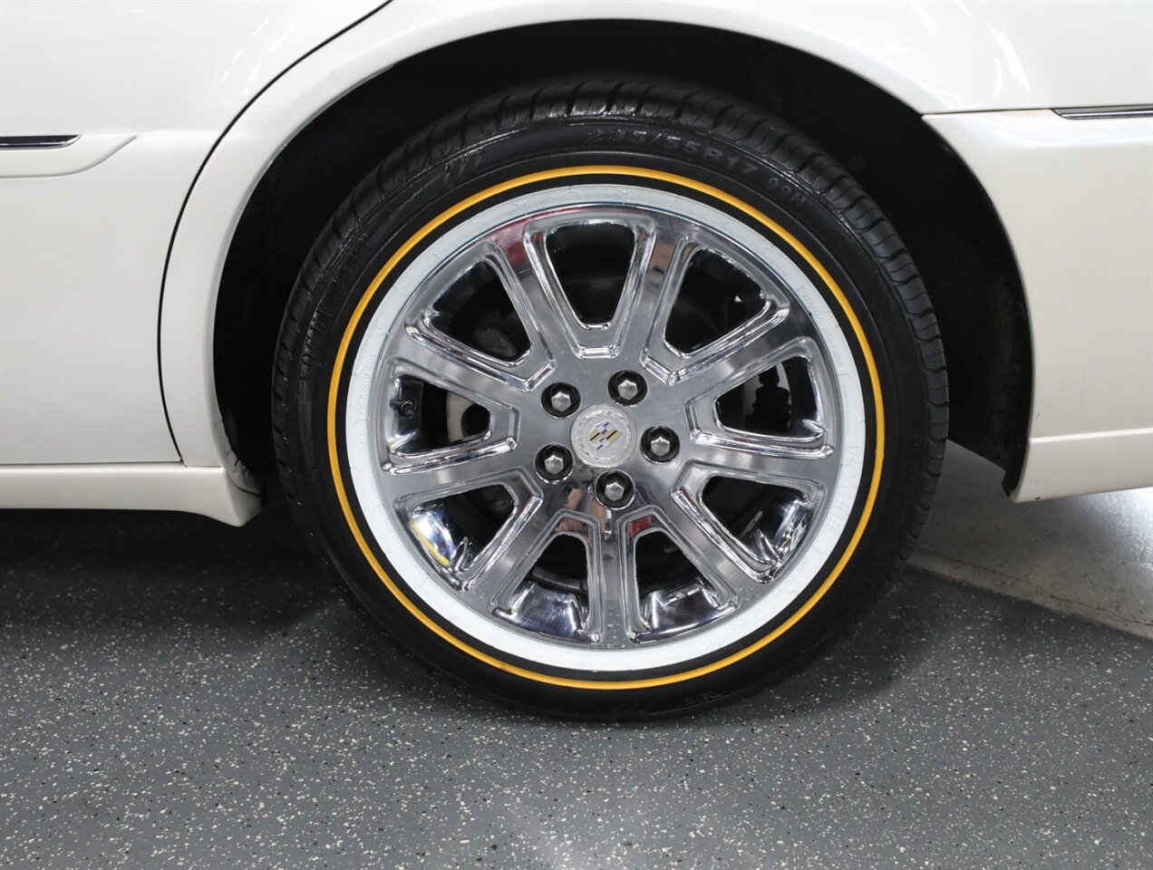 2010 Cadillac DTS 4.6L V8 - Photo 38 - Addison, IL 60101