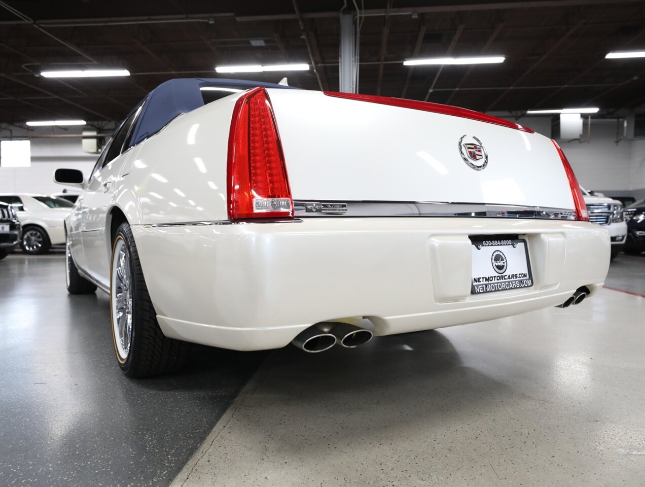 2010 Cadillac DTS 4.6L V8 - Photo 14 - Addison, IL 60101