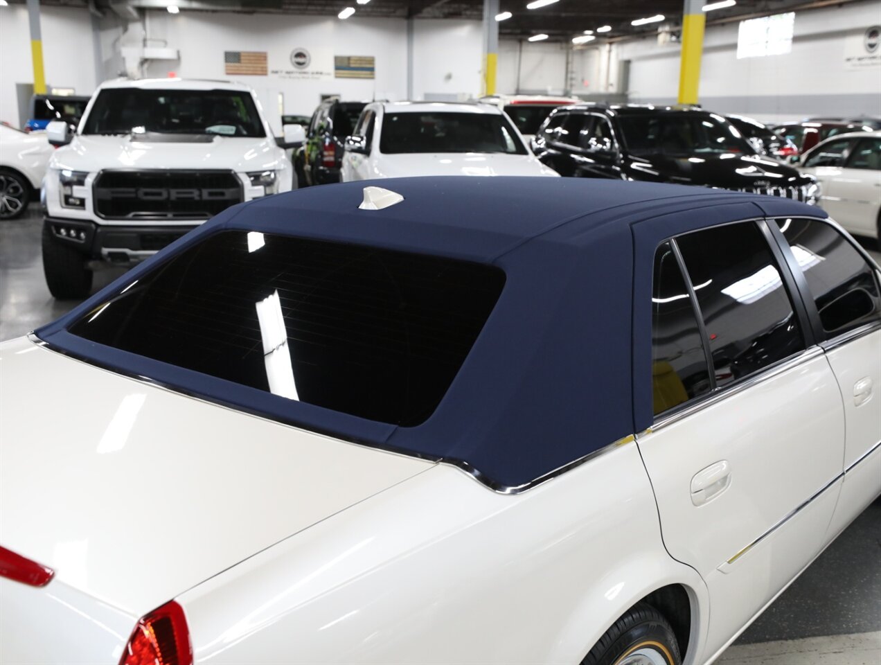 2010 Cadillac DTS 4.6L V8 - Photo 10 - Addison, IL 60101