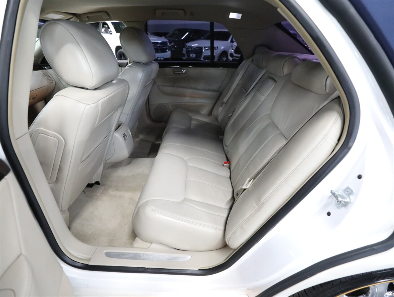 2010 Cadillac DTS 4.6L V8 - Photo 27 - Addison, IL 60101