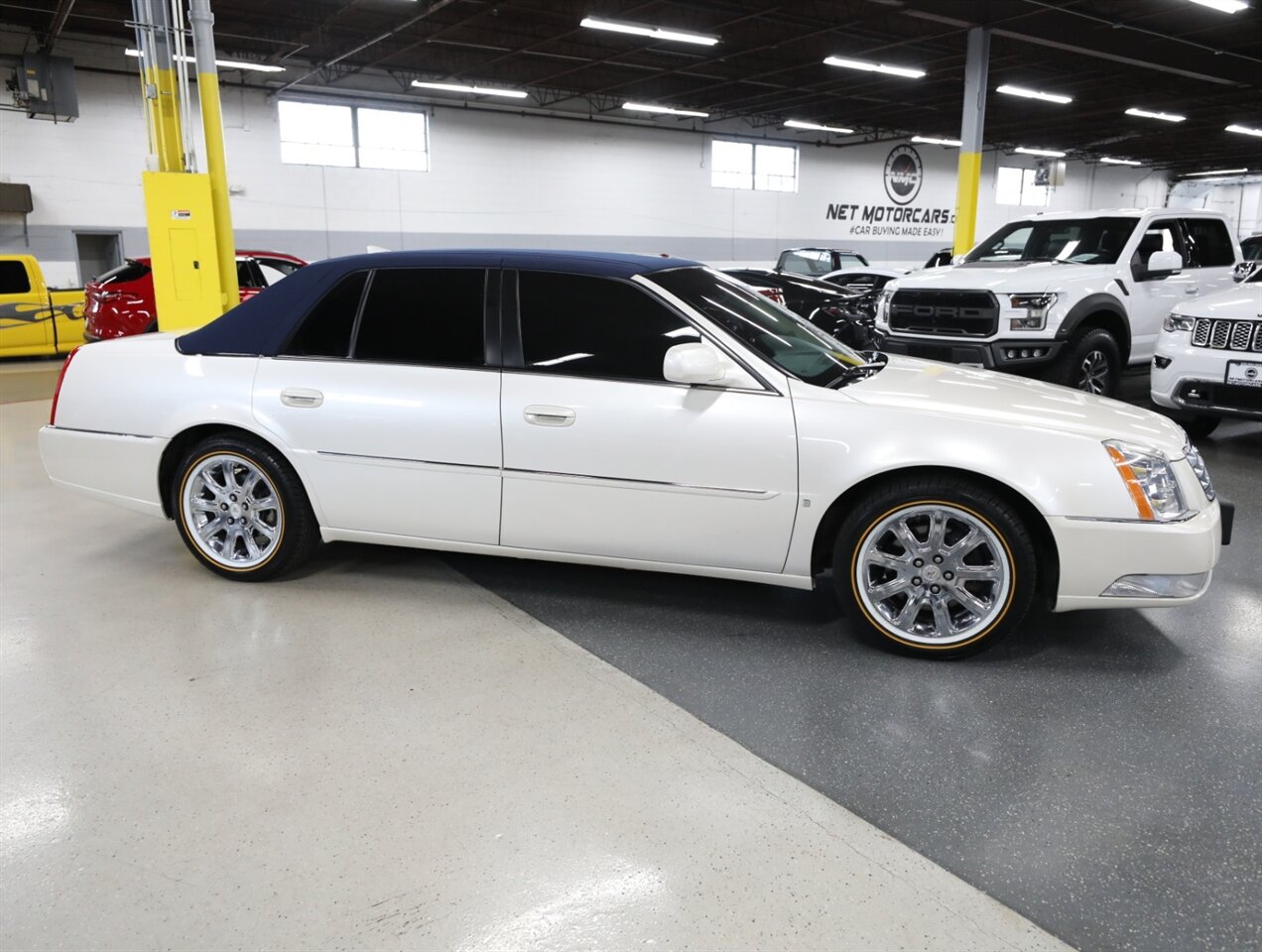 2010 Cadillac DTS 4.6L V8 - Photo 8 - Addison, IL 60101
