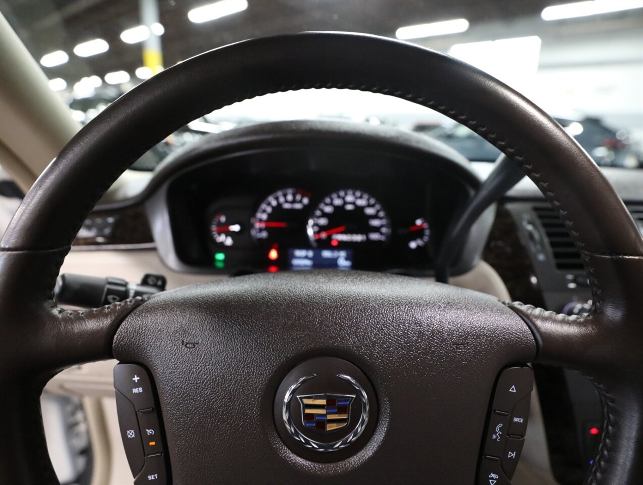 2010 Cadillac DTS 4.6L V8 - Photo 34 - Addison, IL 60101