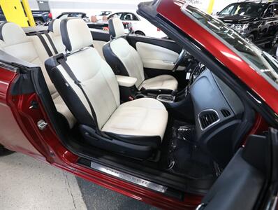 2013 Chrysler 200 Limited Convertible   - Photo 19 - Addison, IL 60101